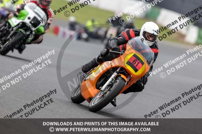 Vintage motorcycle club;eventdigitalimages;mallory park;mallory park trackday photographs;no limits trackdays;peter wileman photography;trackday digital images;trackday photos;vmcc festival 1000 bikes photographs